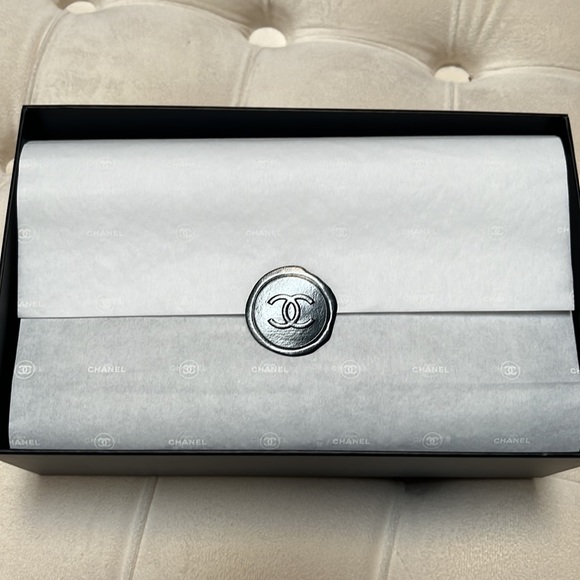 Authentic Chanel Tweed Makeup Bag - Picture 3 of 9